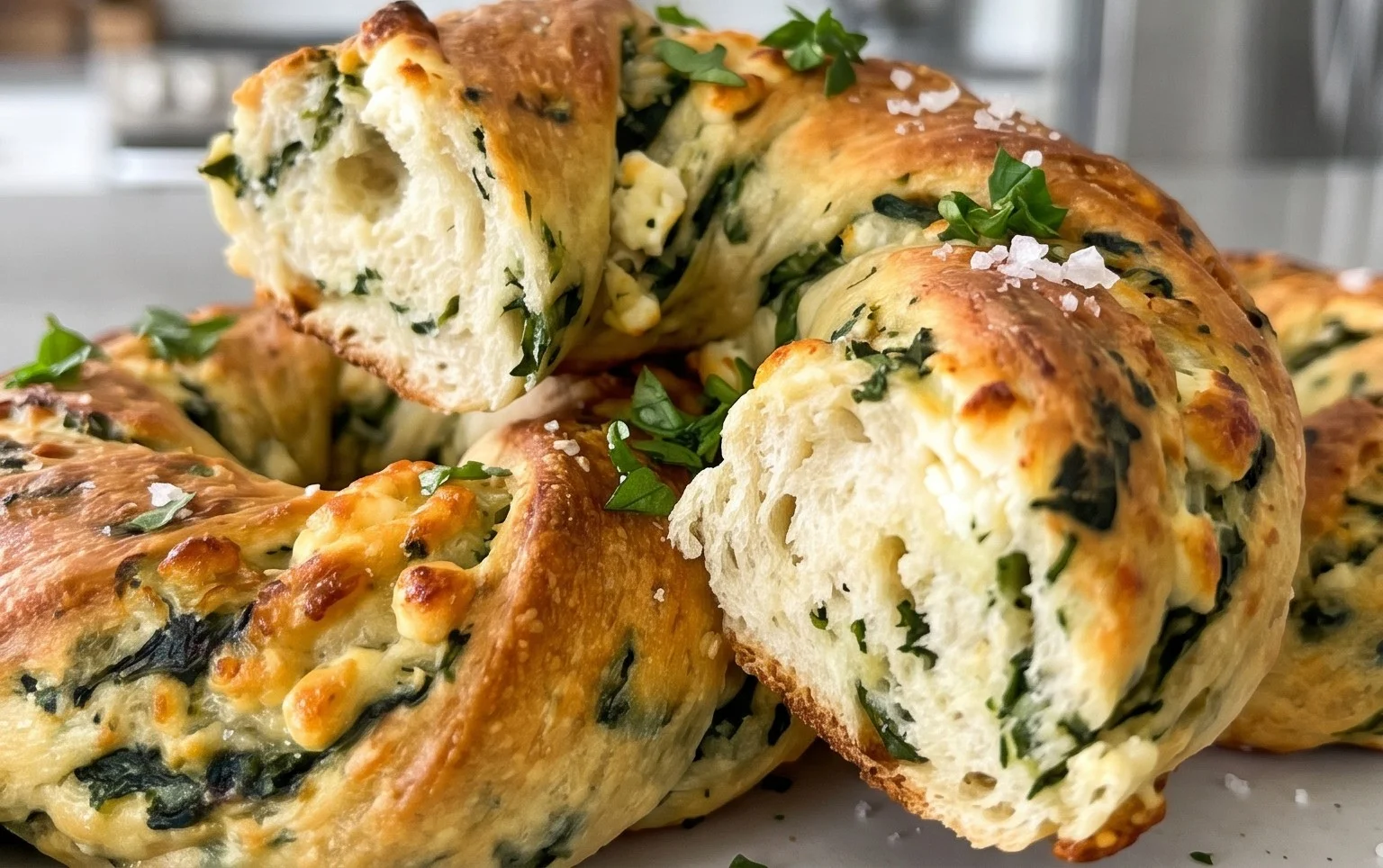 Irresistibly Easy Spinach Cottage Cheese Flagels for Any Meal