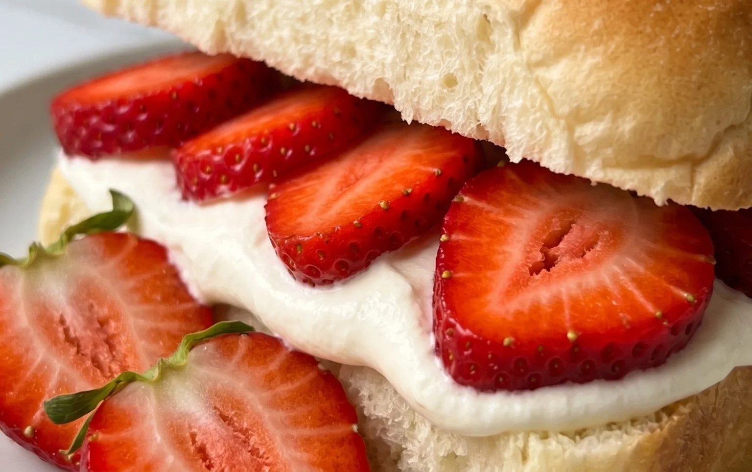 4-ingredient Strawberry Sando