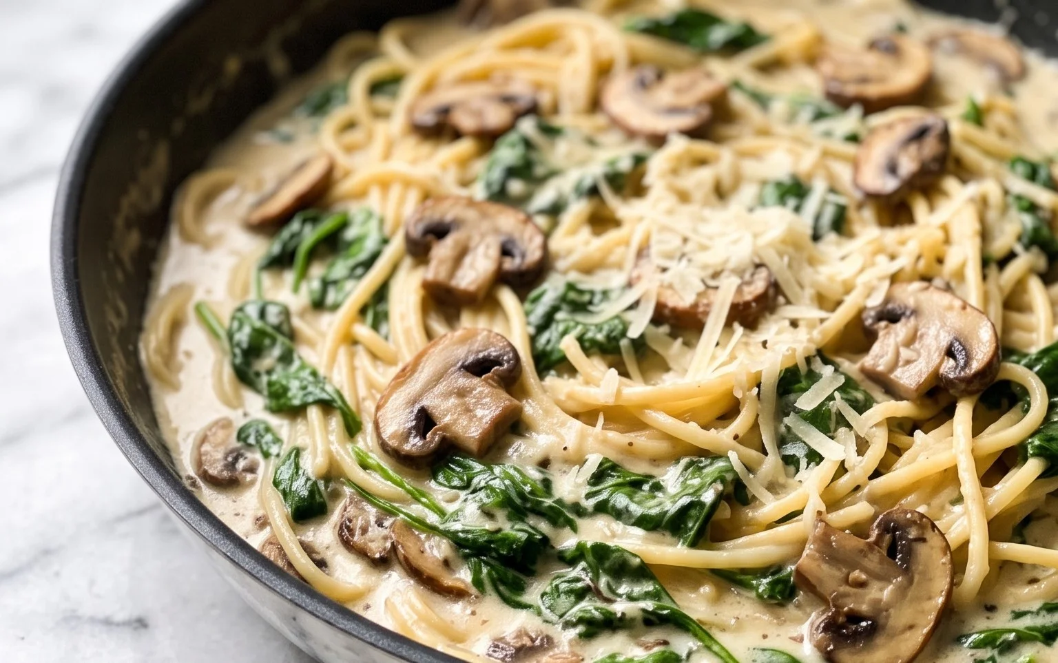 One-Pot Garlic Parmesan Pasta with Spinach and Mushrooms